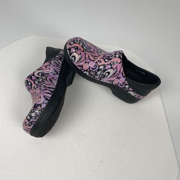 Crocs Womens Sz 6 Duel Comfort At Work Neria Pro II Graphic Pink Paisley Clogs - Picture 11 of 12